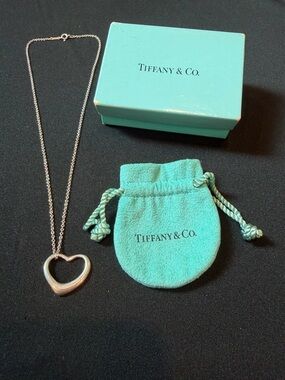 Tiffany & Co. Silver Medium Peretti Heart Pendant Necklace